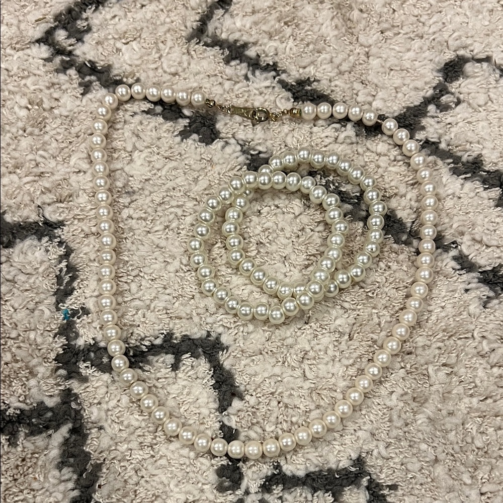 Claire's Classic Pearl Necklace and Bracelet Set